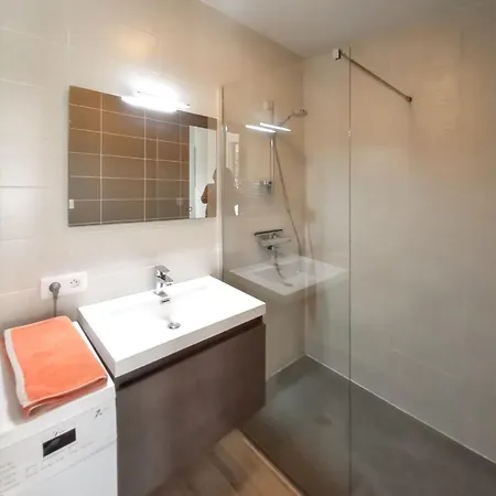 Apartment A De 35 M² + Balcon Privatif Chambéry