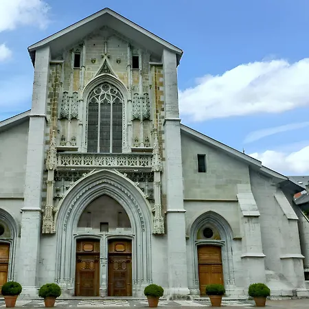 A De 35 M² + Balcon Privatif * Chambéry