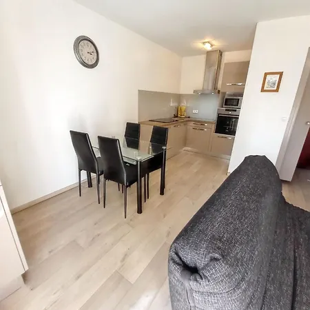 A De 35 M² + Balcon Privatif