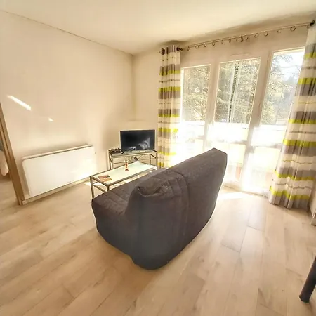 A De 35 M² + Balcon Privatif Apartment