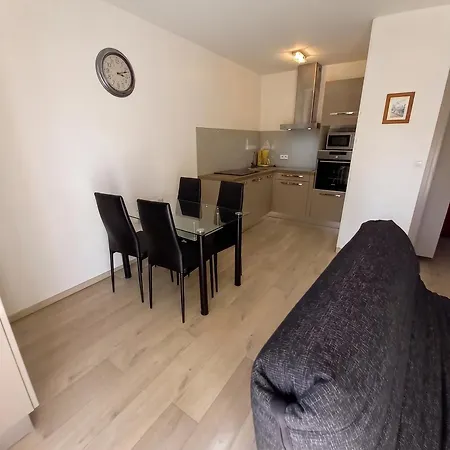 A De 35 M² + Balcon Privatif *