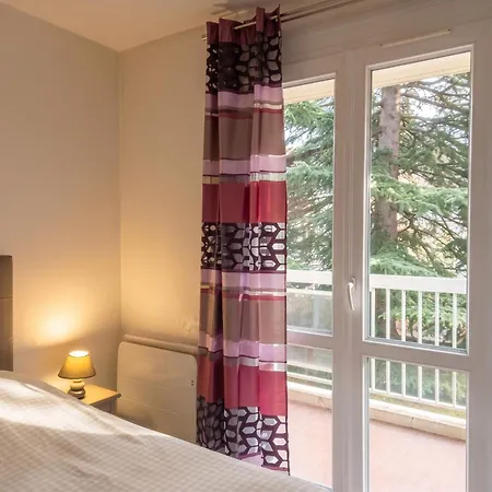 à De 35 M² + Balcon Privatif *